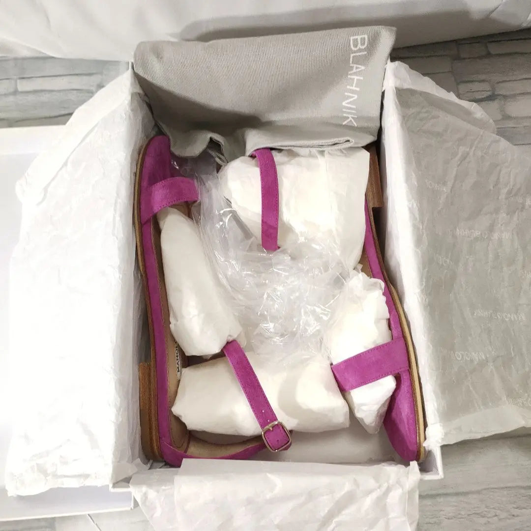 Brand new and unused ✨Manolo Blanik Ankle Strap Flat Sandals Pink Purple