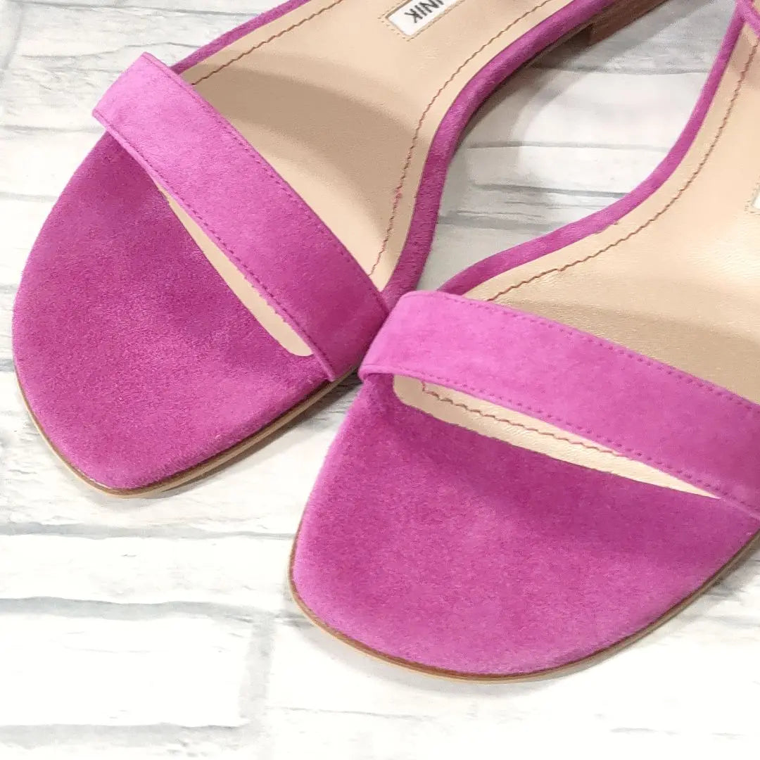 Sandalias planas con tiras en el tobillo Manolo Blanik color rosa y morado, nuevas y sin usar