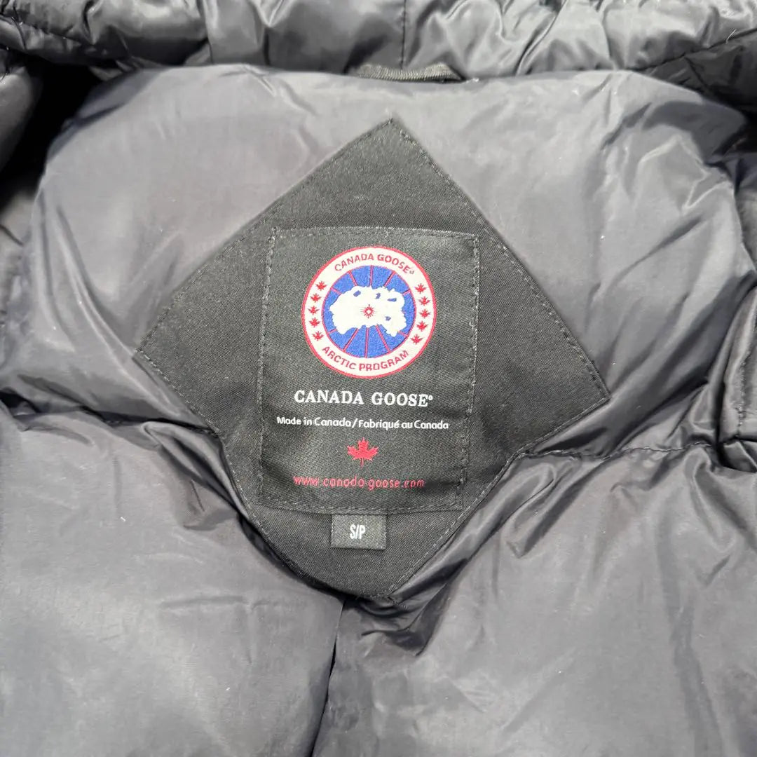 Chaqueta de plumas negra Canada Goose 4567JM R, talla S