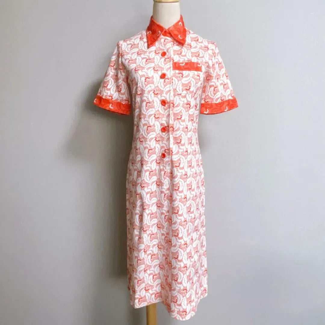 Beautiful condition, made in France, all-over pattern, tight, high-quality, long length, short sleeves, floral shirt dress