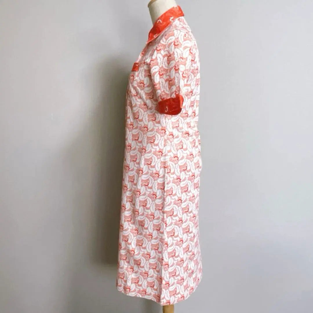 Beautiful condition, made in France, all-over pattern, tight, high-quality, long length, short sleeves, floral shirt dress