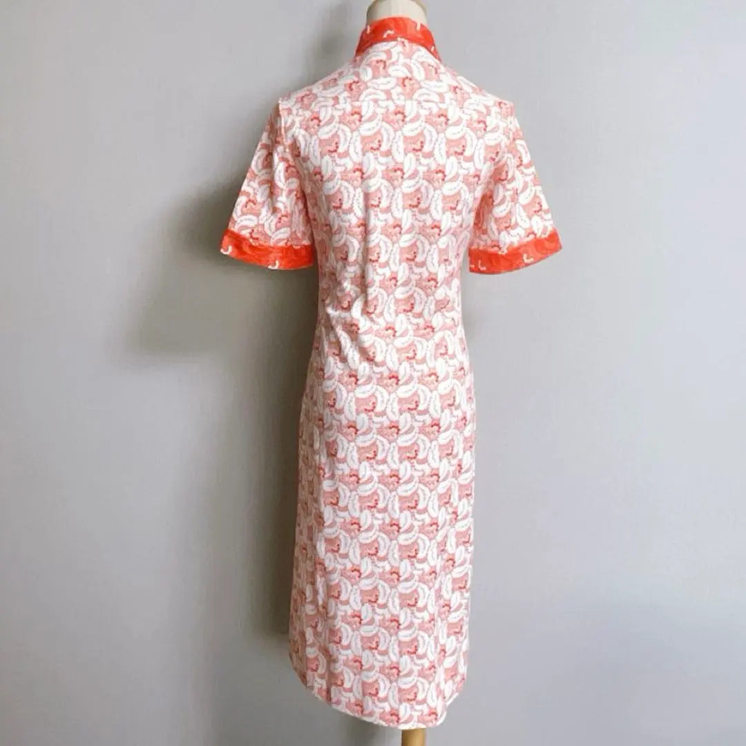 Beautiful condition, made in France, all-over pattern, tight, high-quality, long length, short sleeves, floral shirt dress