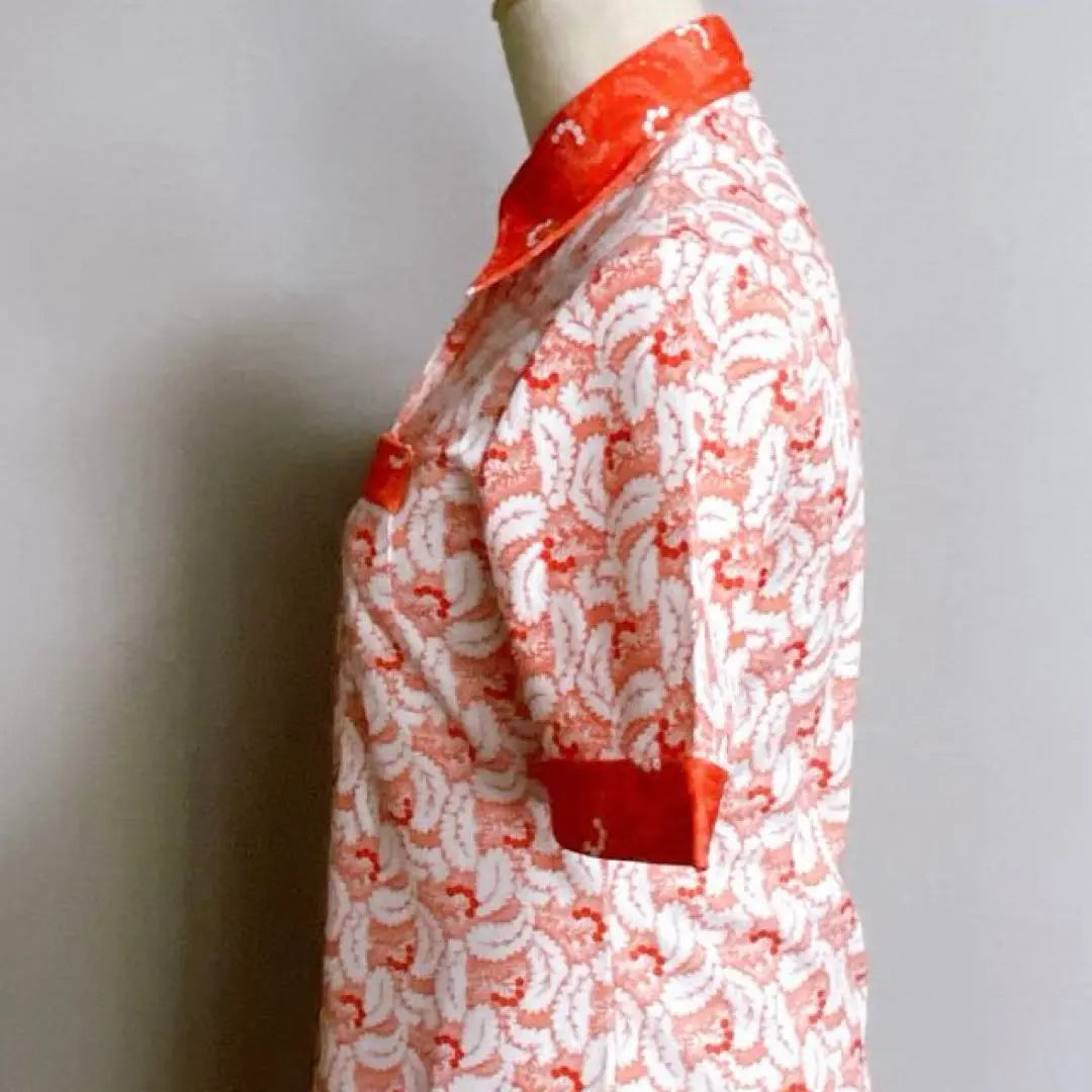 Beautiful condition, made in France, all-over pattern, tight, high-quality, long length, short sleeves, floral shirt dress