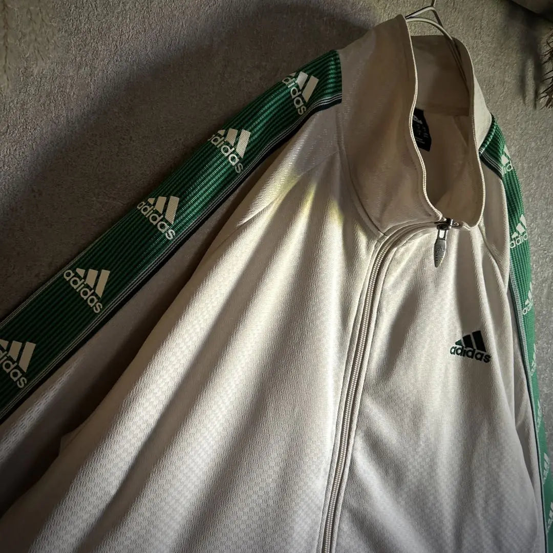 [Color popular] Chaqueta deportiva adidas con bordado de logotipo beige y verde