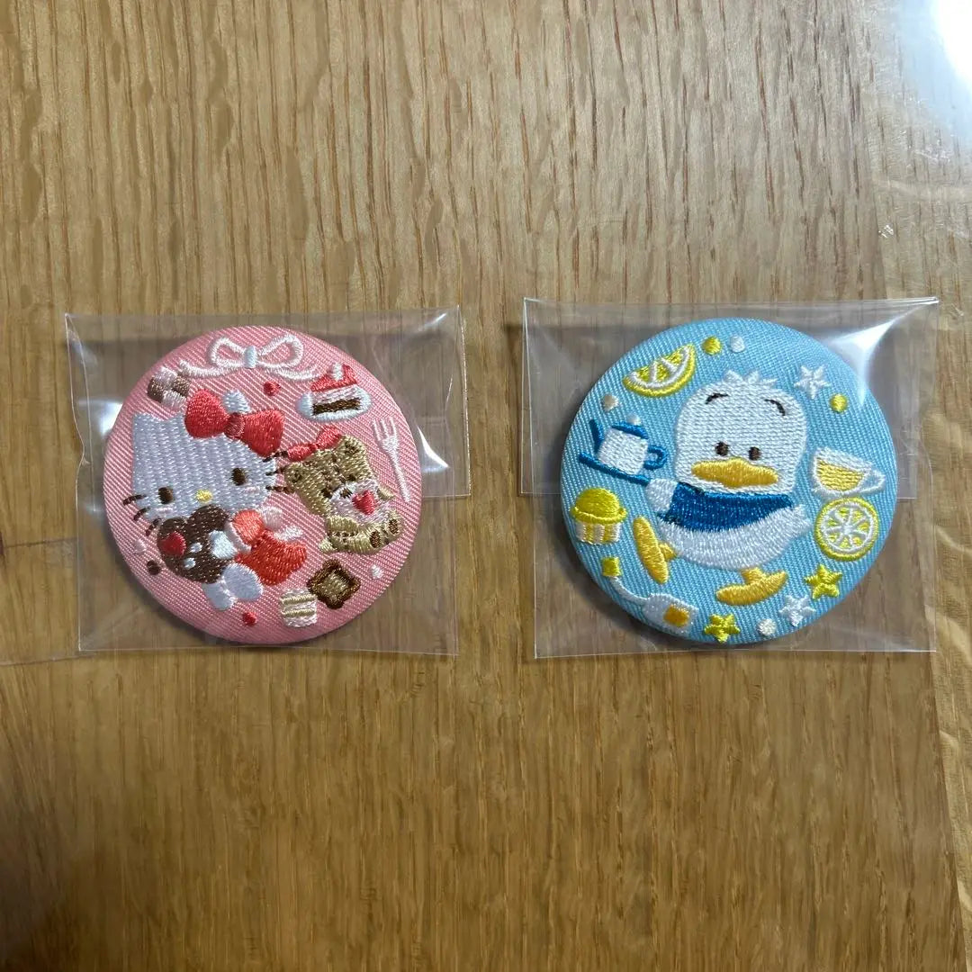 Sanrio Embroidered Can Badge Kitty & Peckle