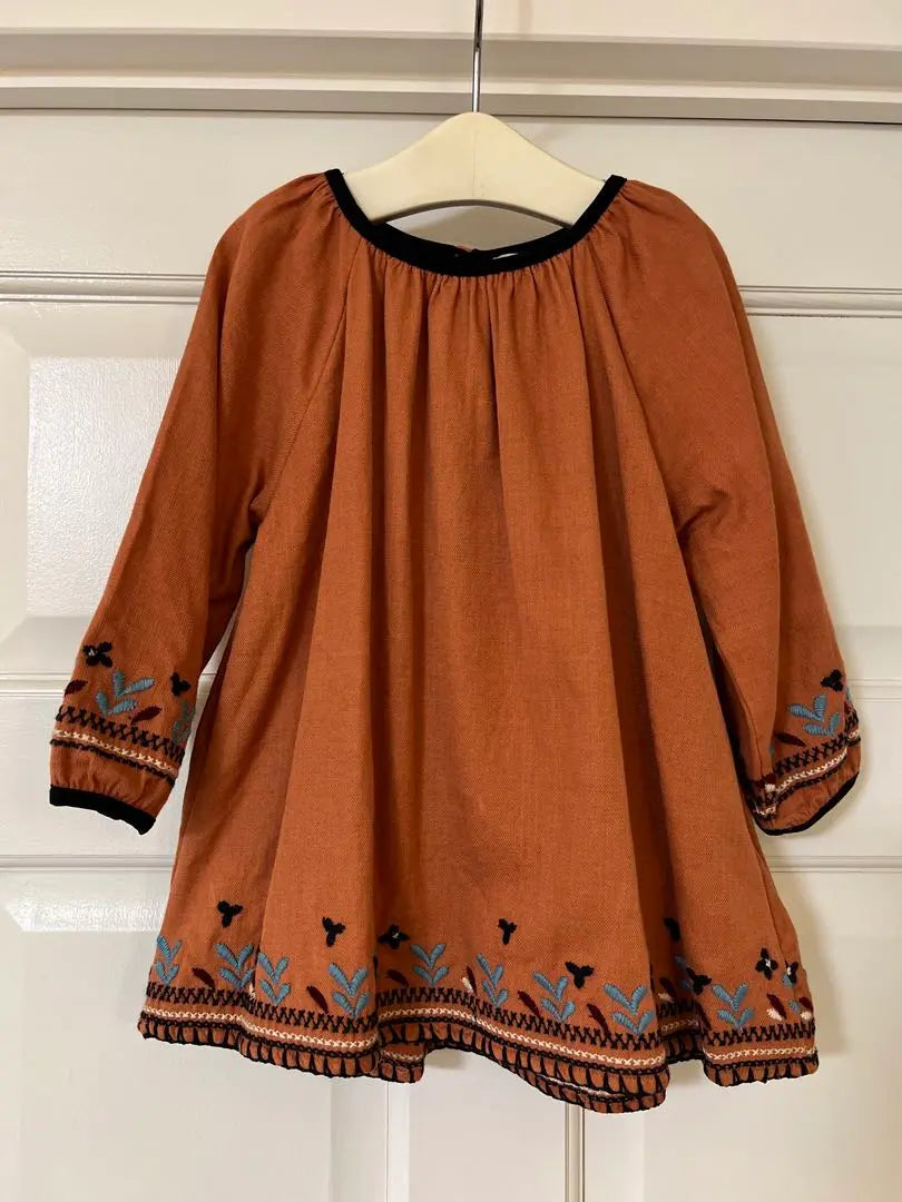 《Good condition》CARAMEL embroidered dress 2Y