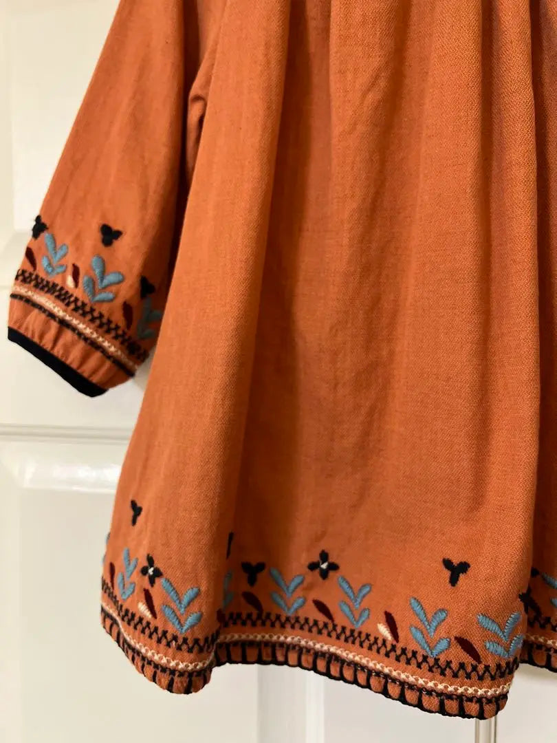 《Good condition》CARAMEL embroidered dress 2Y