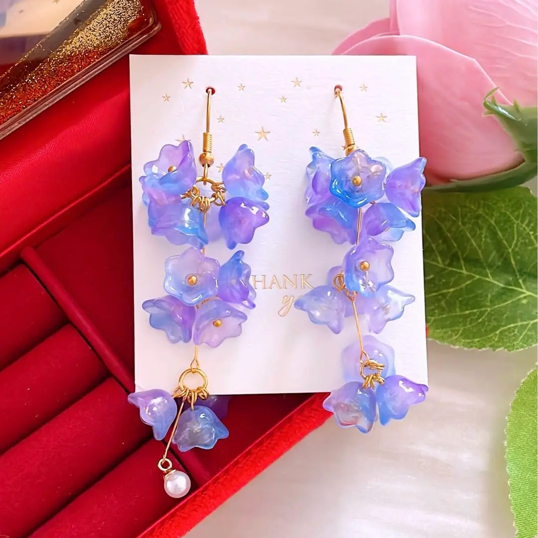 Lindos pendientes hechos a mano con flores adultas balanceándose ♪ en degradado morado