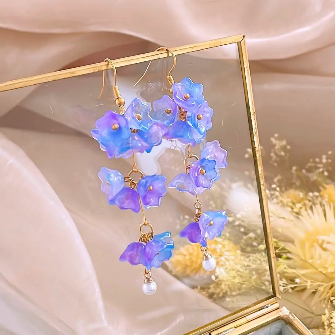 Cute adult flowers swaying ♪ Purple gradient handmade earrings