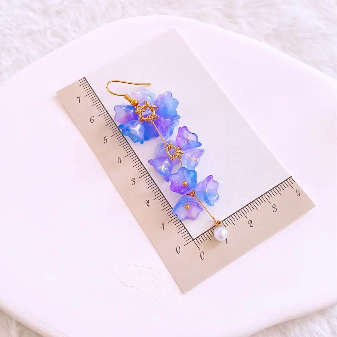 Cute adult flowers swaying ♪ Purple gradient handmade earrings