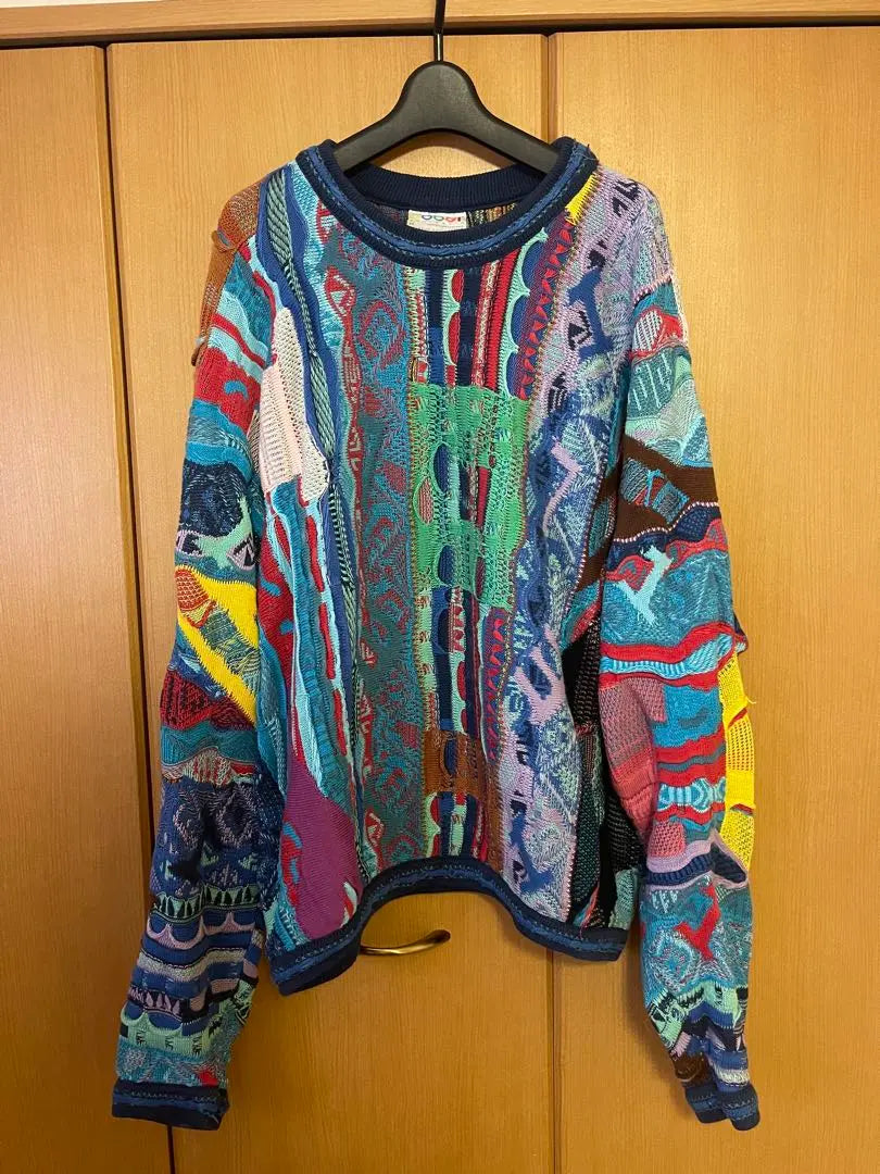 COOGI knit, good color scheme