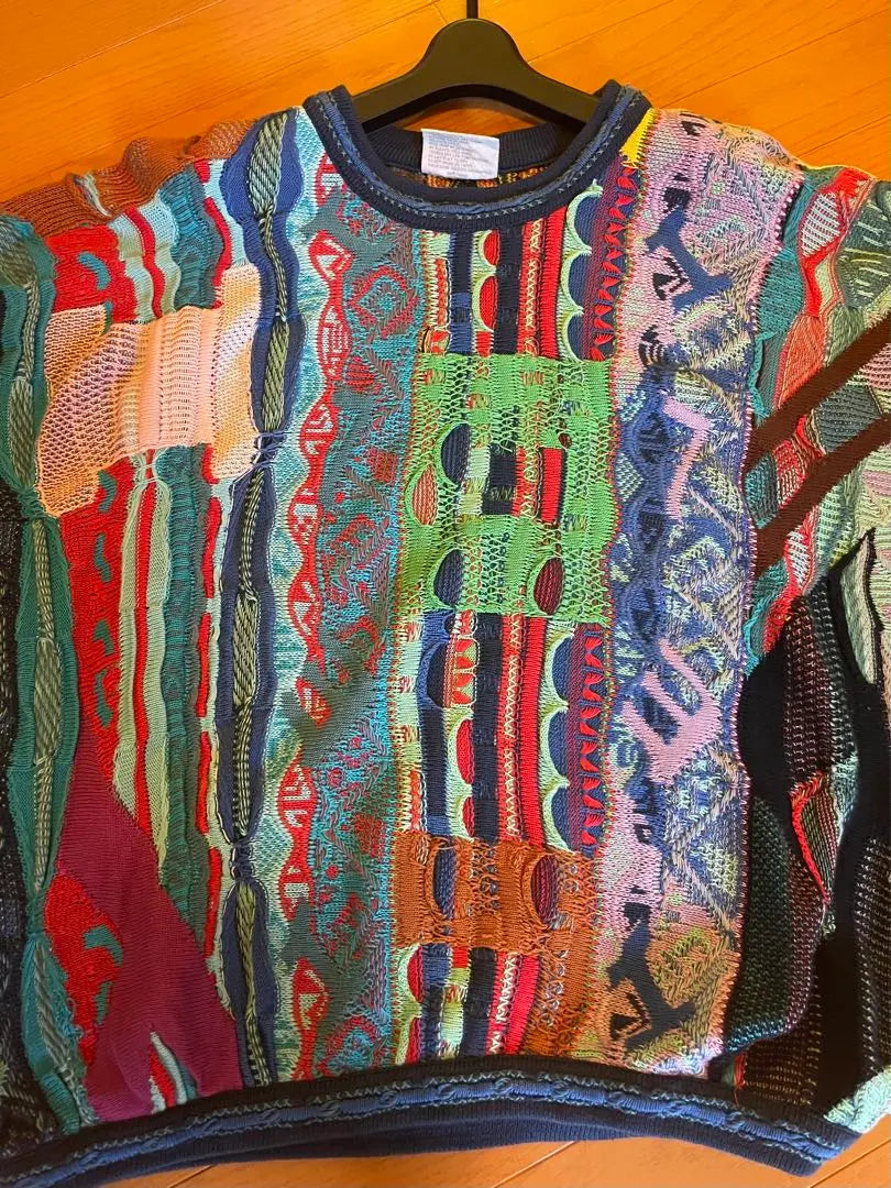 COOGI knit, good color scheme