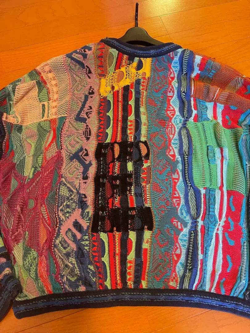 COOGI knit, good color scheme