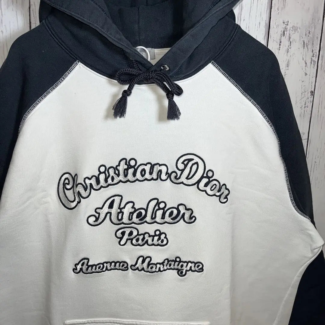 [Raro] Sudadera con capucha con el logotipo bordado de Christian Dior en blanco y azul marino