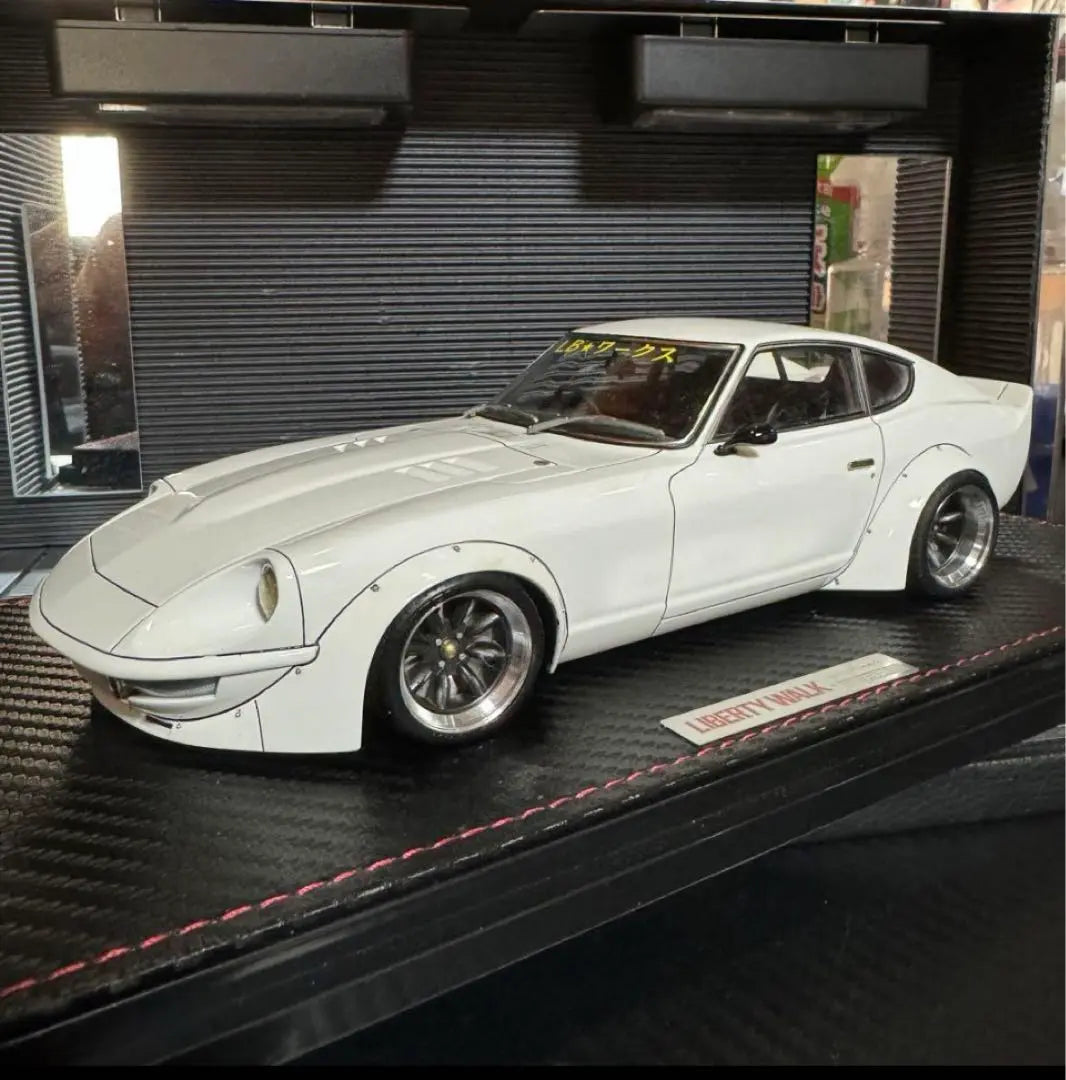 Modelo de encendido 1/18LB-WORKS Fairlady Z (S30) Producto personalizado