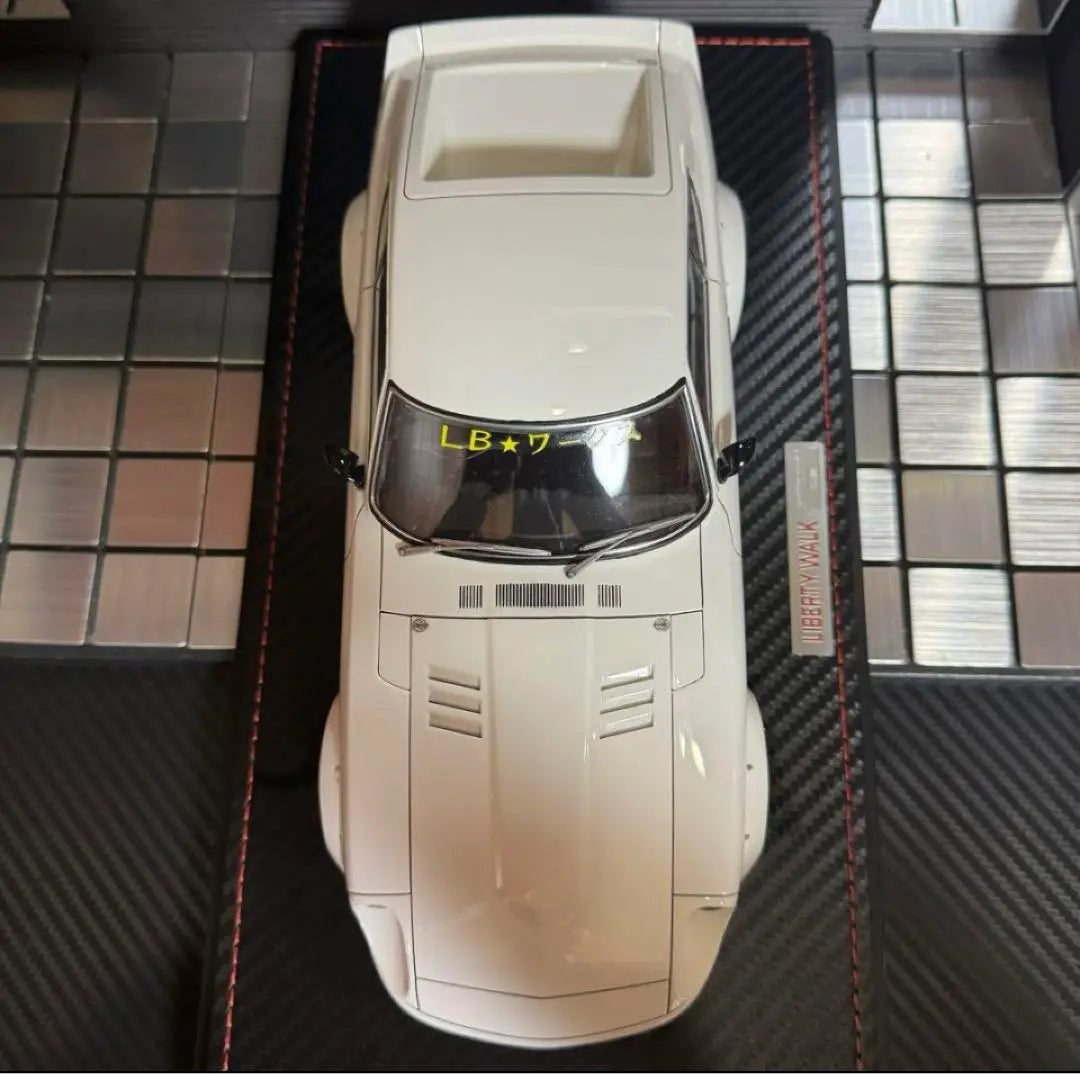 Modelo de encendido 1/18LB-WORKS Fairlady Z (S30) Producto personalizado