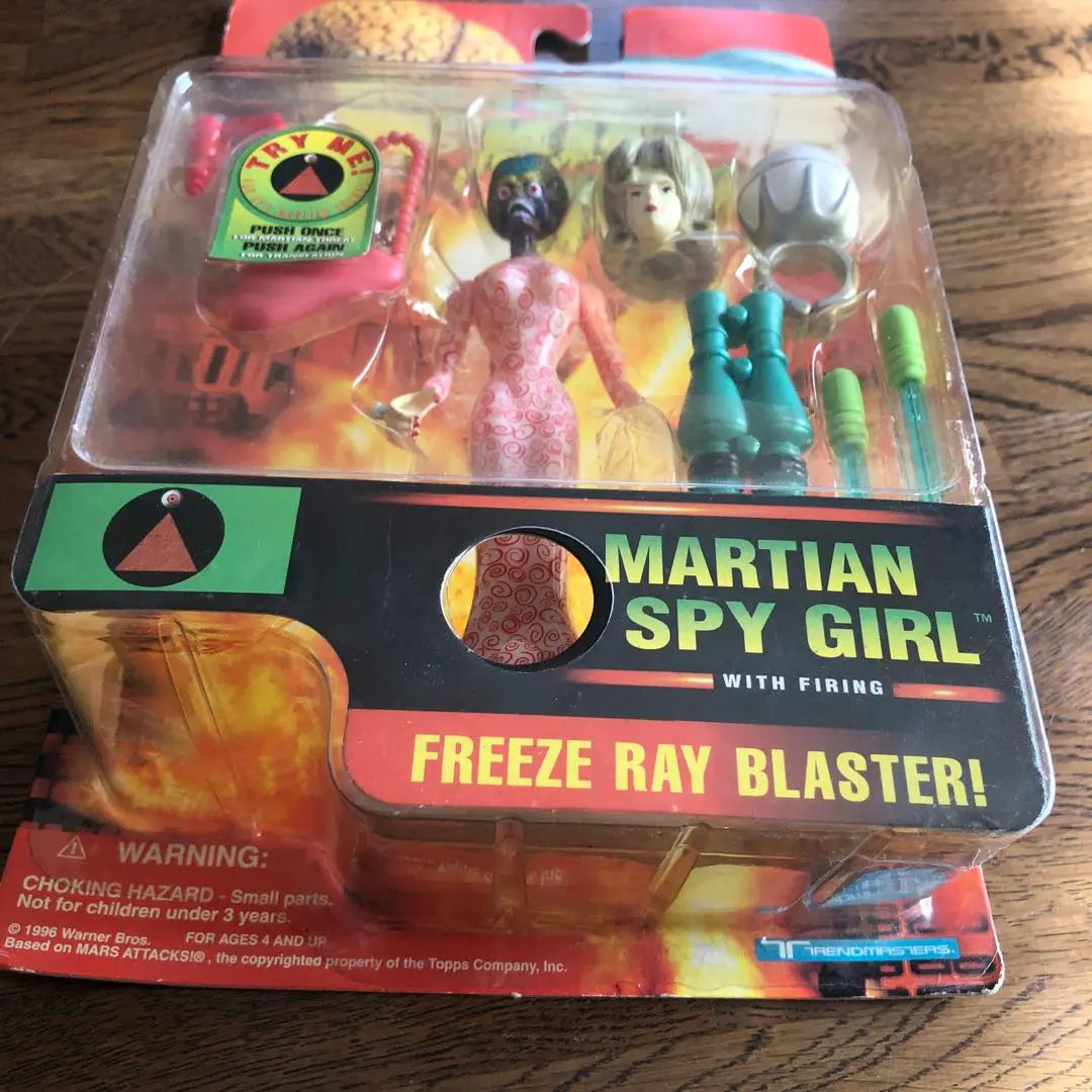 Mars Attack Spy Girl Figure Autograph Set