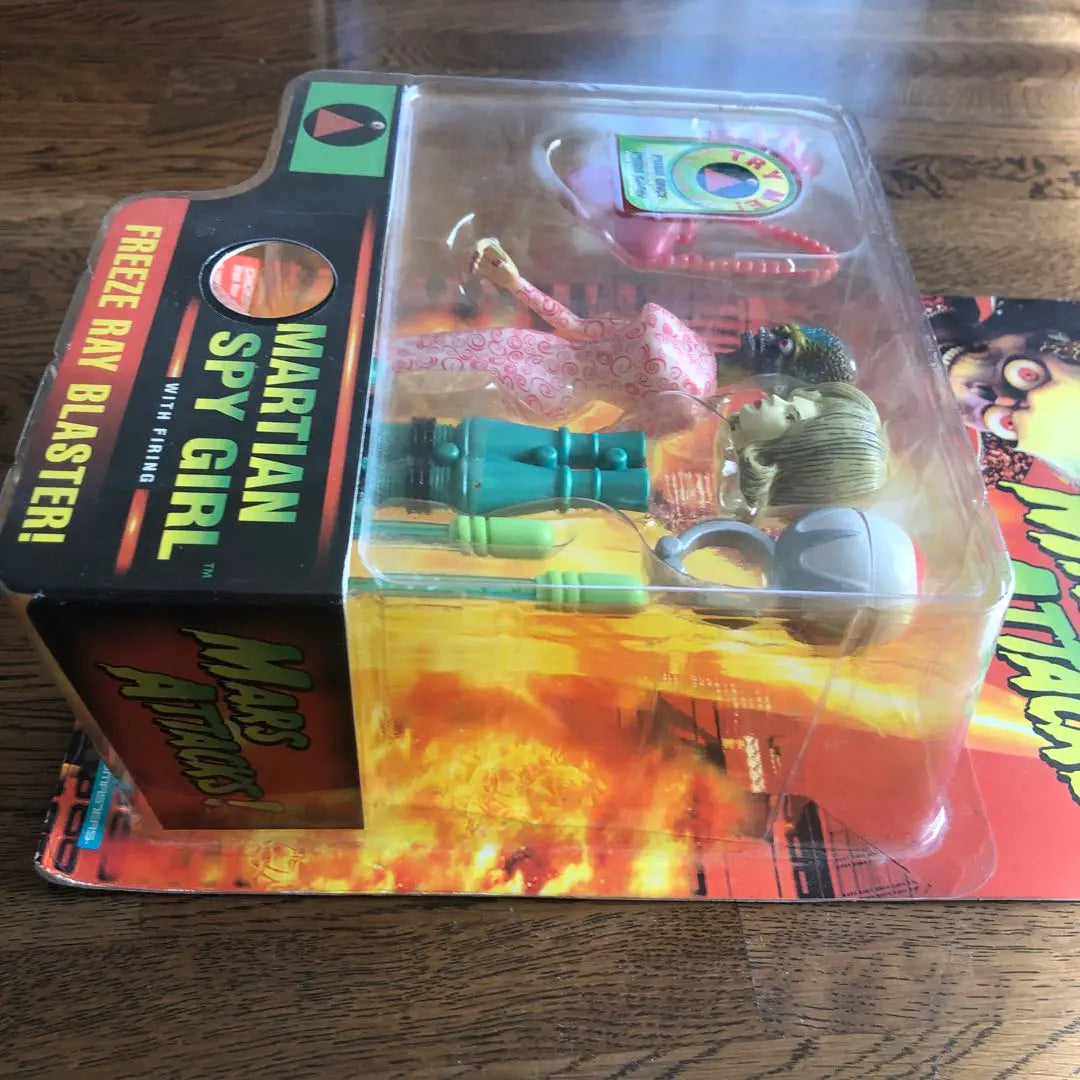 Mars Attack Spy Girl Figure Autograph Set