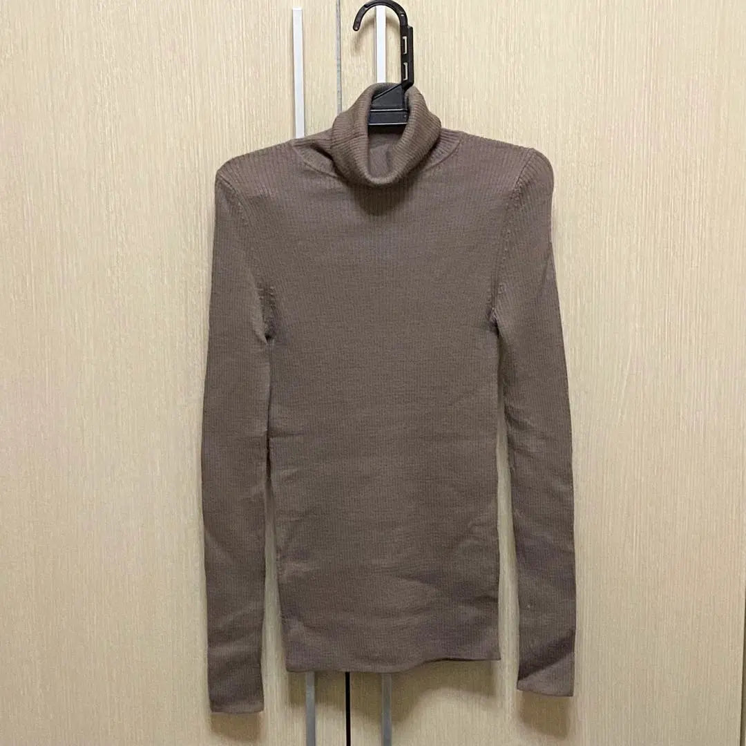 UNIQLO Brown Turtleneck Sweater