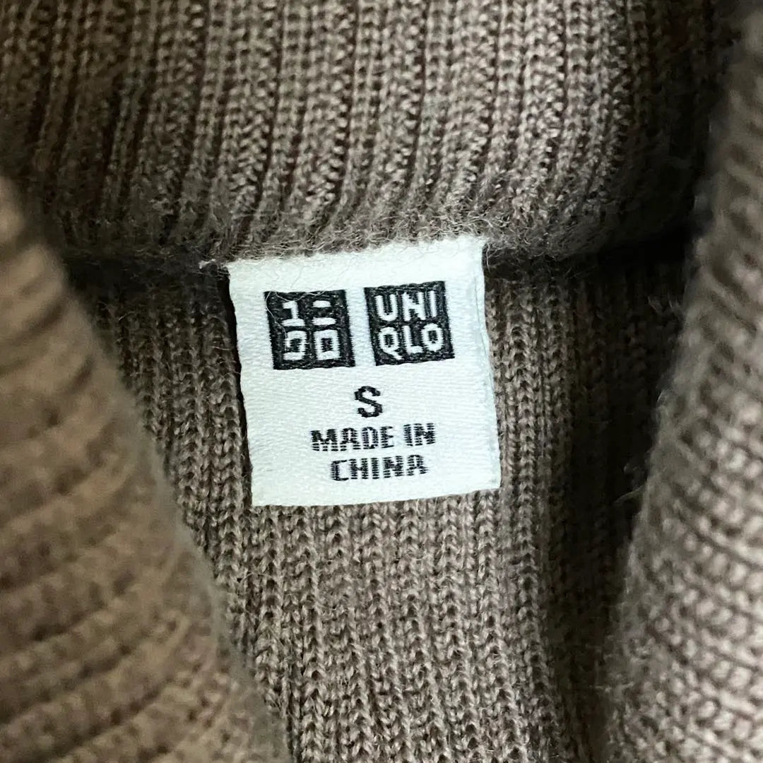 UNIQLO Brown Turtleneck Sweater