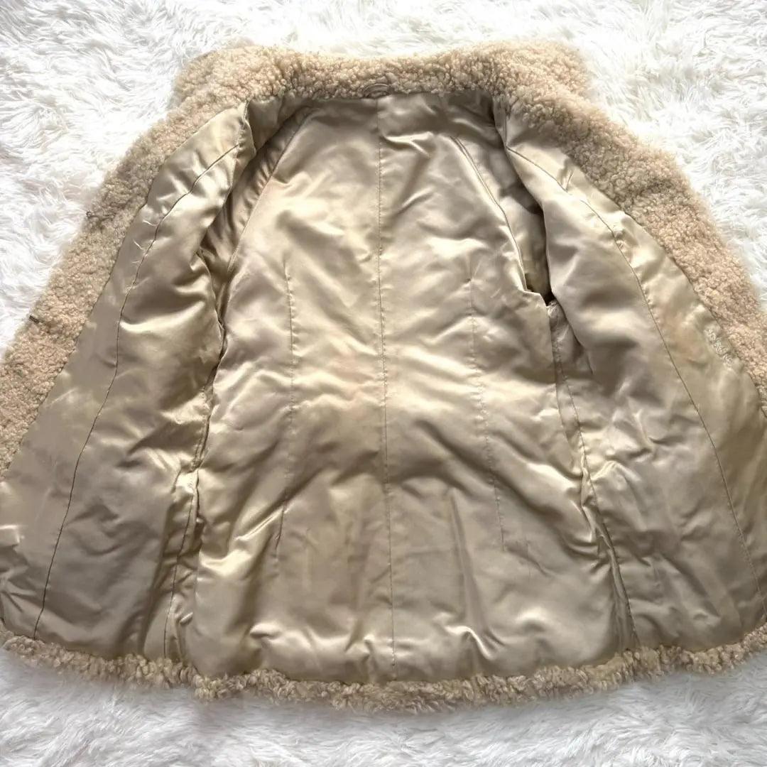 Chaqueta de lana de cordero Moonbat en excelente estado con botones dorados, talla M, lana beige