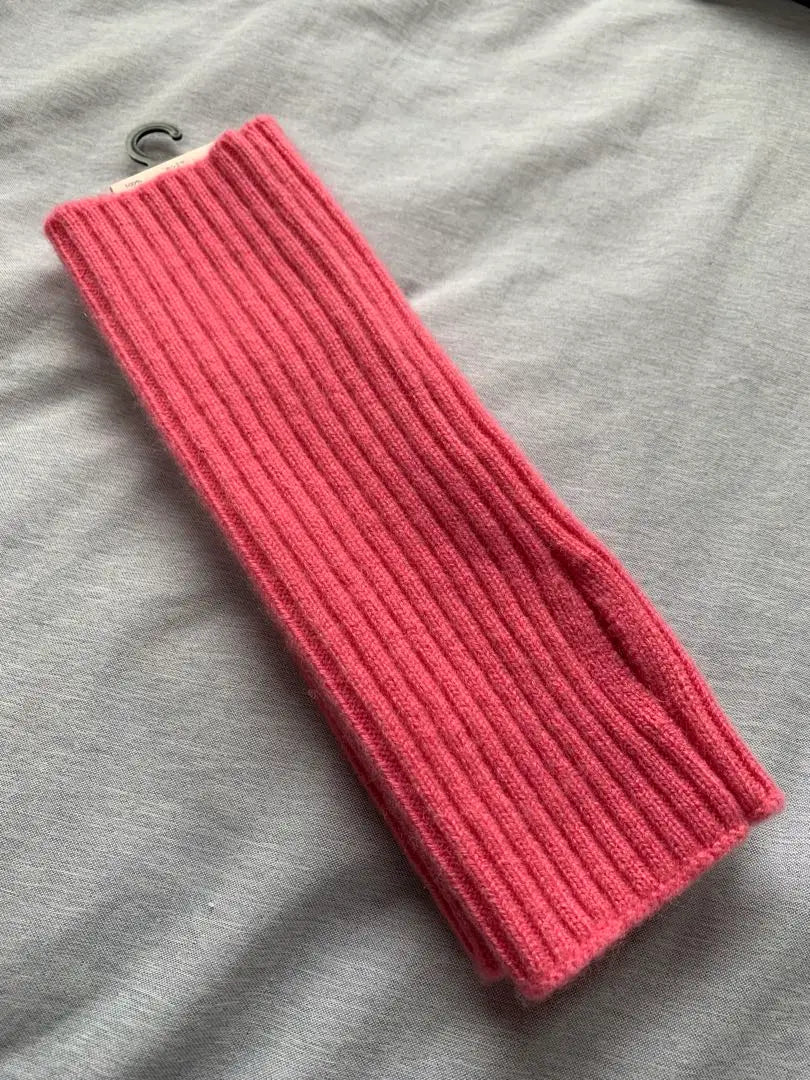 UNIQLO Aniya Hind March Cashmere Knit Arm Warmer Pink