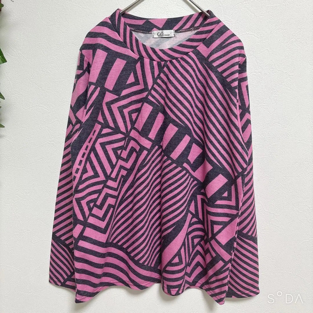 [Dorea] Tops, all-over pattern, long sleeves, stylish, geometric pattern, women's, long T-shirt | 【Dorea ドレア】トップス 総柄 長袖 オシャレ 幾何学柄 レディース 長T