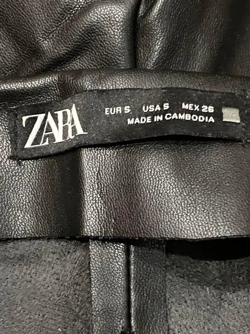 [ZARA] Women's Shorts Black Gold Button Cute