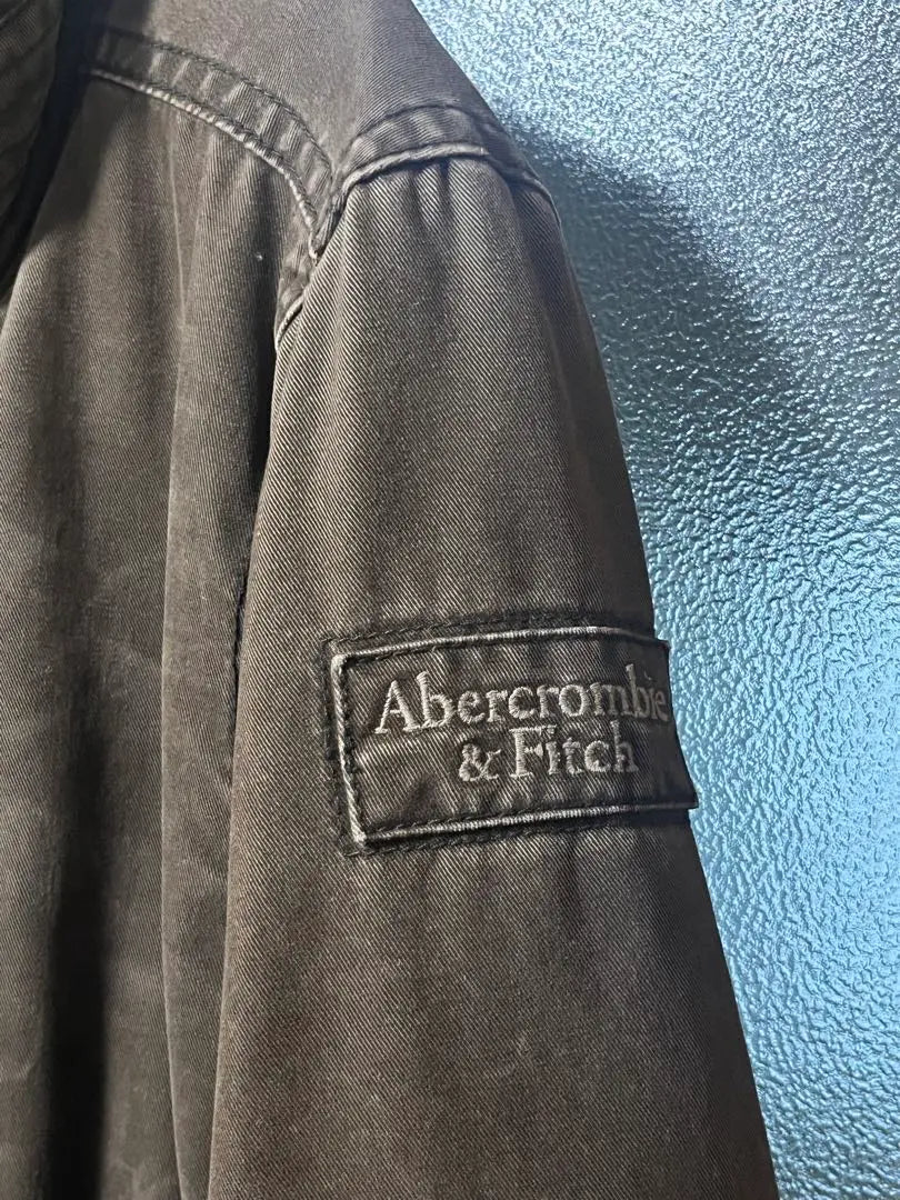 ✨We've just started to significantly reduce prices, first come, first served ✨Abercrombie outerwear L size