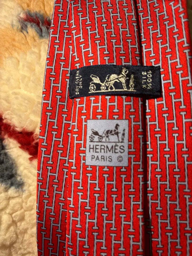 ☆Extremadamente hermoso☆HERMES corbata H patrón rojo lujo patrón popular casual | ☆極美品☆HERMES ネクタイ H柄 赤 高級感 人気柄 カジュアル