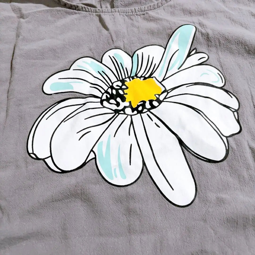 Camiseta gris estampado flores talla L talla más grande | グレー 花柄プリント Tシャツ Lサイズ大きめ