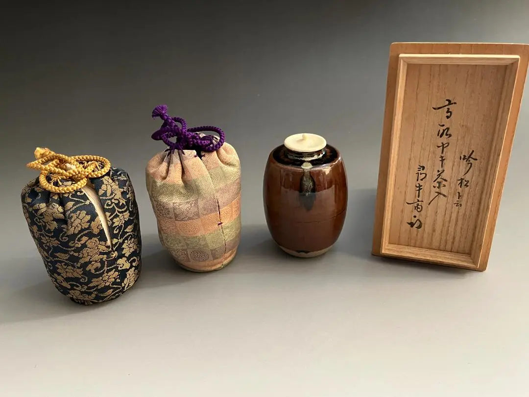 Snow Mountains, Takatori Tea Iru Hisada, Hiroyusai, with a calligraphy, Omotesenke, Tea Ceremony