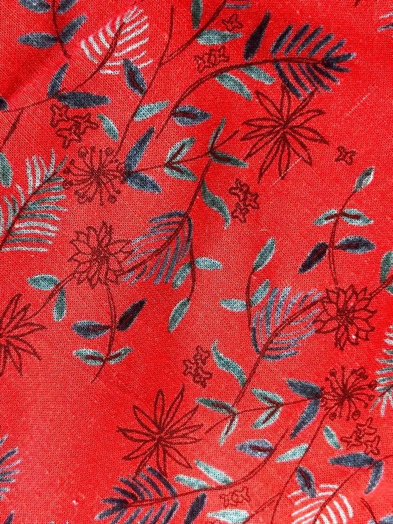 Vestido largo de manga corta con estampado floral rojo Hokomomora