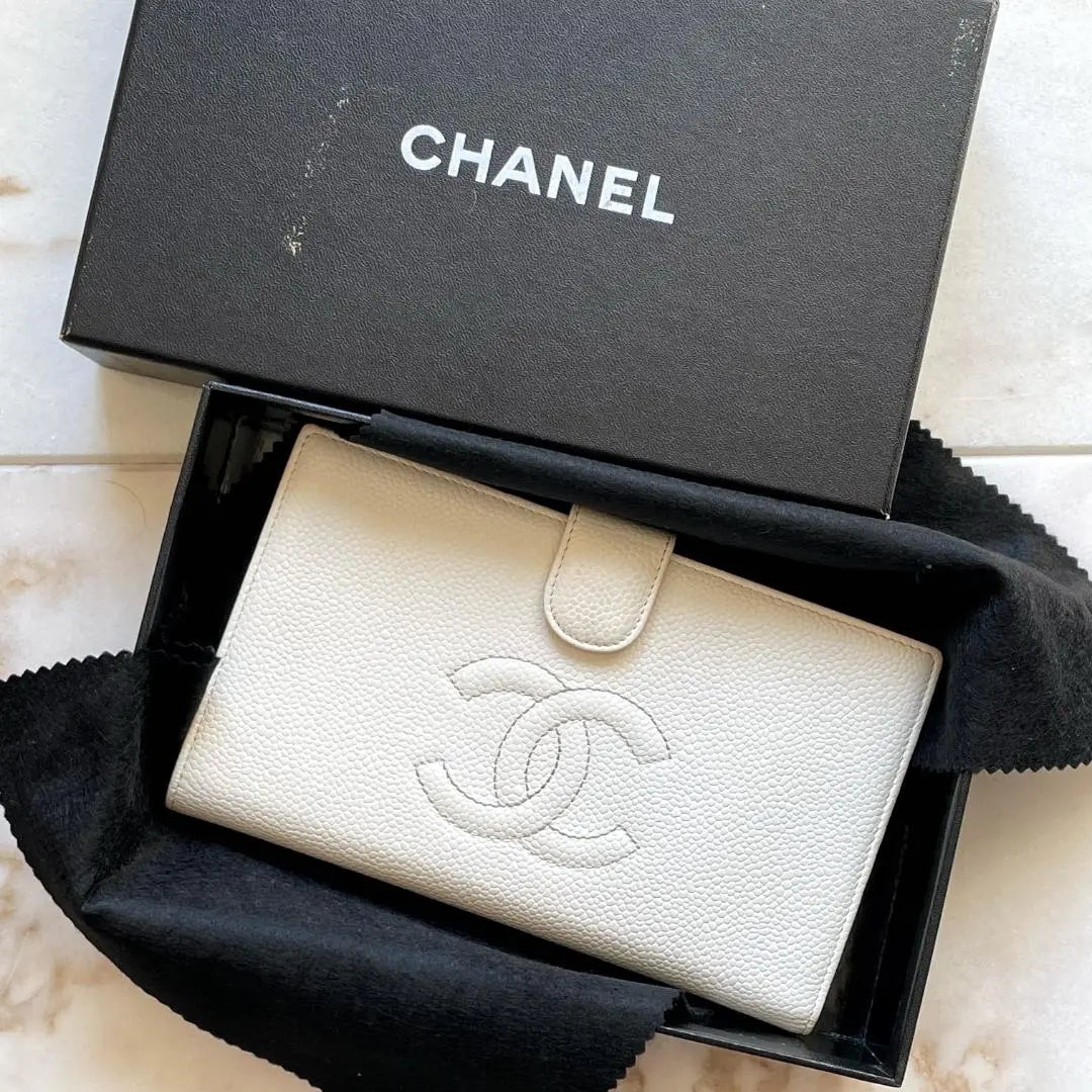 CHANEL Caviar Skin Leather Wallet White White