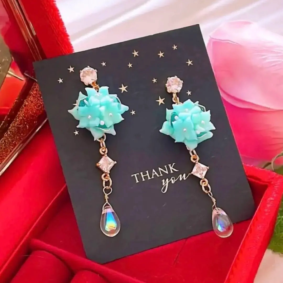 Light blue gradation hydrangea after the rain ladies' handmade earrings | 水色グラデーション 雨上がりの 紫陽花 レディース ハンドメイド ピアス