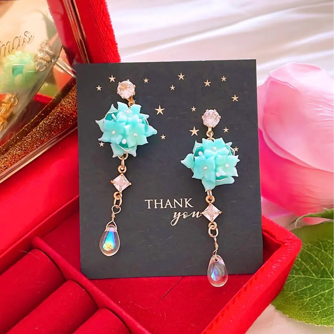 Light blue gradation hydrangea after the rain ladies' handmade earrings | 水色グラデーション 雨上がりの 紫陽花 レディース ハンドメイド ピアス