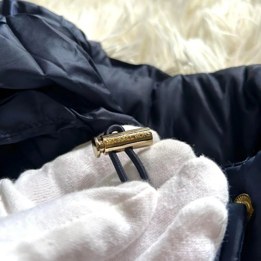 Artículo muy bonito ✨ Chaqueta de plumas Michael Kors con cinturón de cinta y capucha para guardar cosas XXS