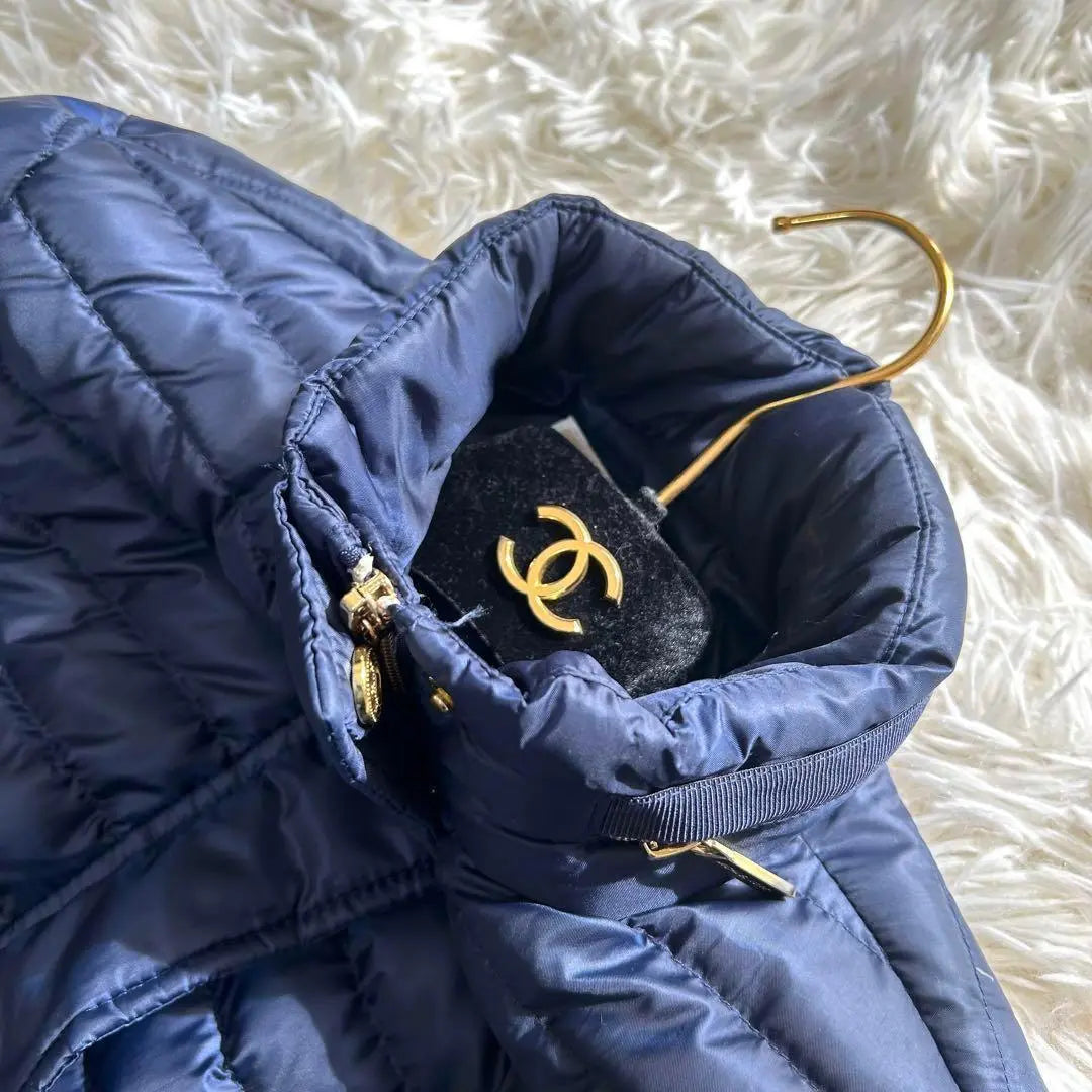 Artículo muy bonito ✨ Chaqueta de plumas Michael Kors con cinturón de cinta y capucha para guardar cosas XXS