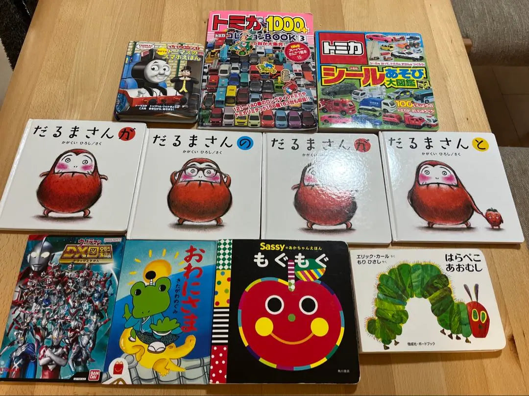 10 picture books + Ultraman booklet bulk sale