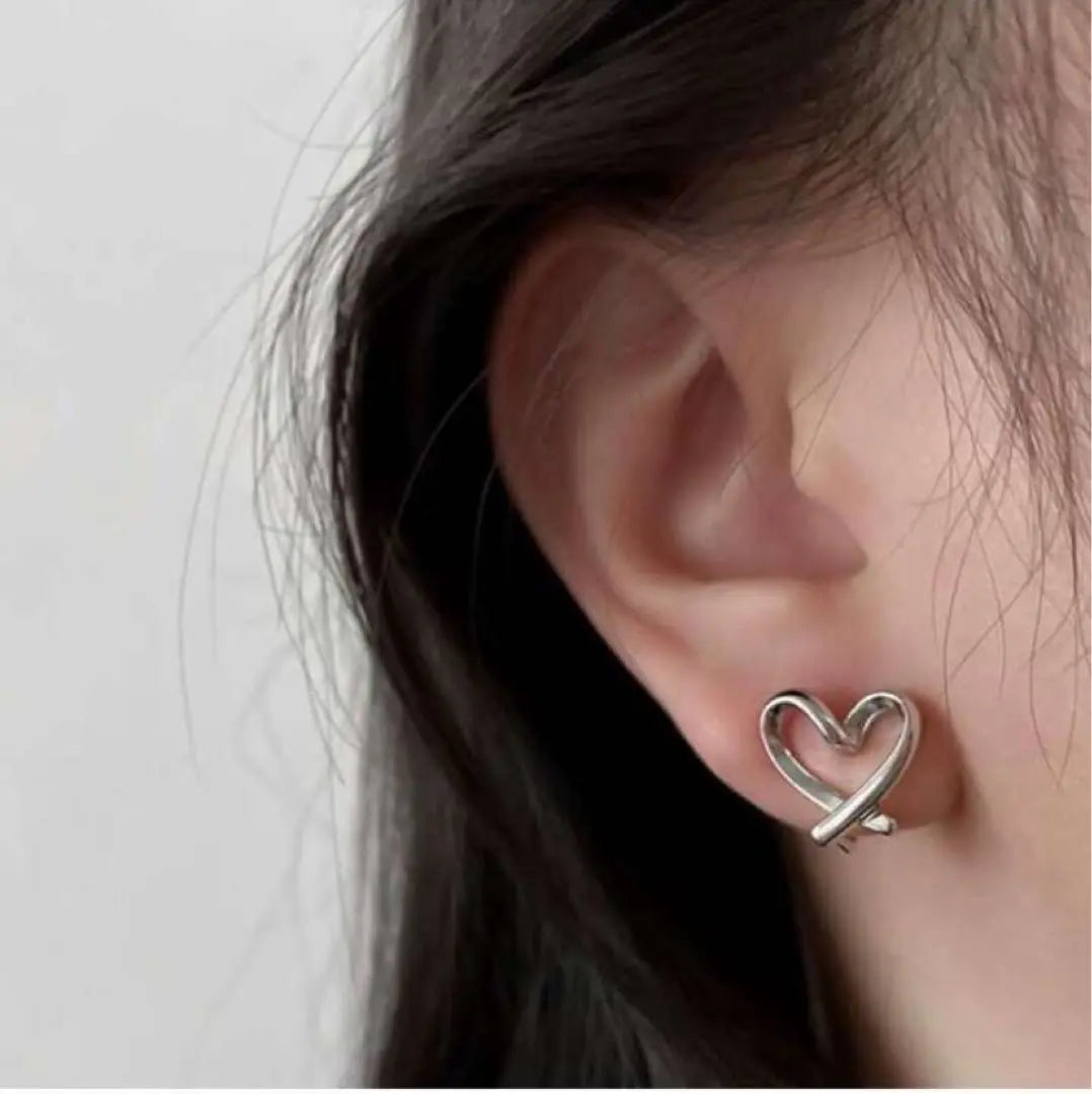 Heart-shaped silver earrings, clip-type, cute, stylish, unique, casual, new