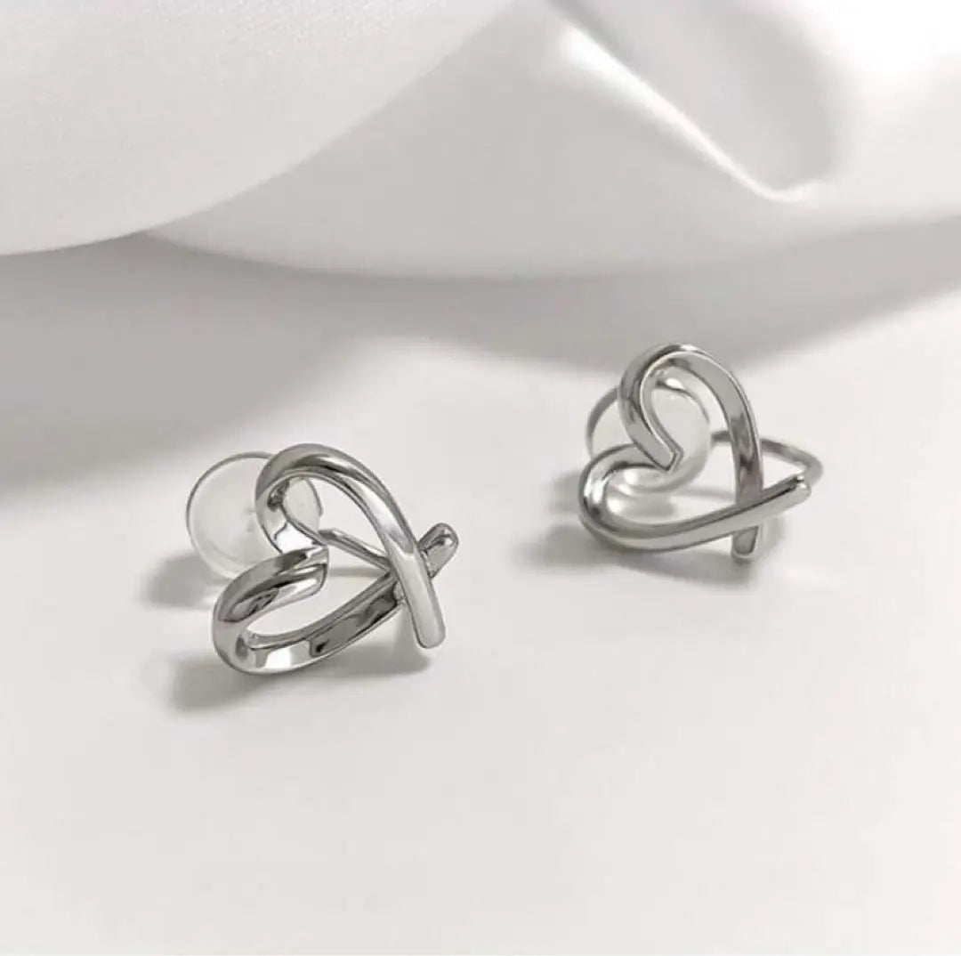 Heart-shaped silver earrings, clip-type, cute, stylish, unique, casual, new