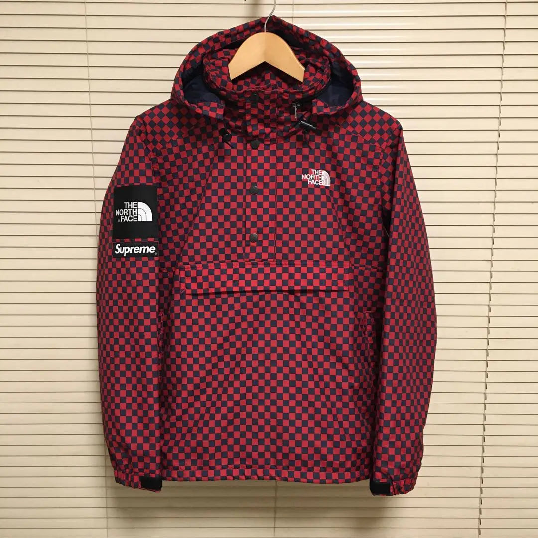 Super rare Supreme The North Face Mountain Jacket in a beautiful condition