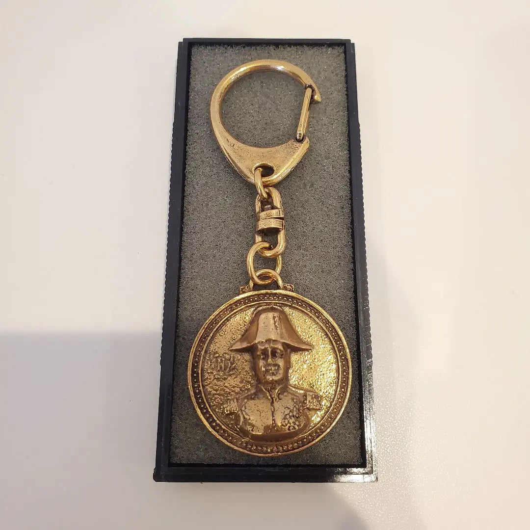 ② Napoleon gold medal type key chain | ②ナポレオン　金色　メダル型キーホルダー