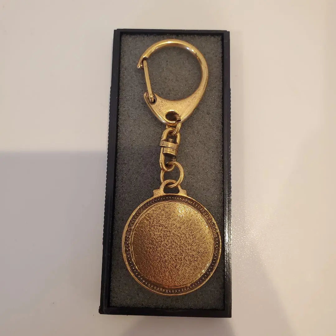 ② Napoleon gold medal type key chain | ②ナポレオン　金色　メダル型キーホルダー