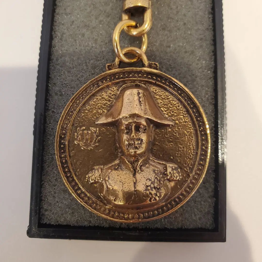 ② Napoleon gold medal type key chain | ②ナポレオン　金色　メダル型キーホルダー