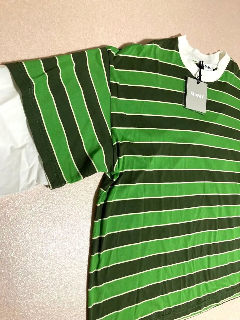 Camisa de gran tamaño con borde soleado nueva sin usar, cortada y cosida