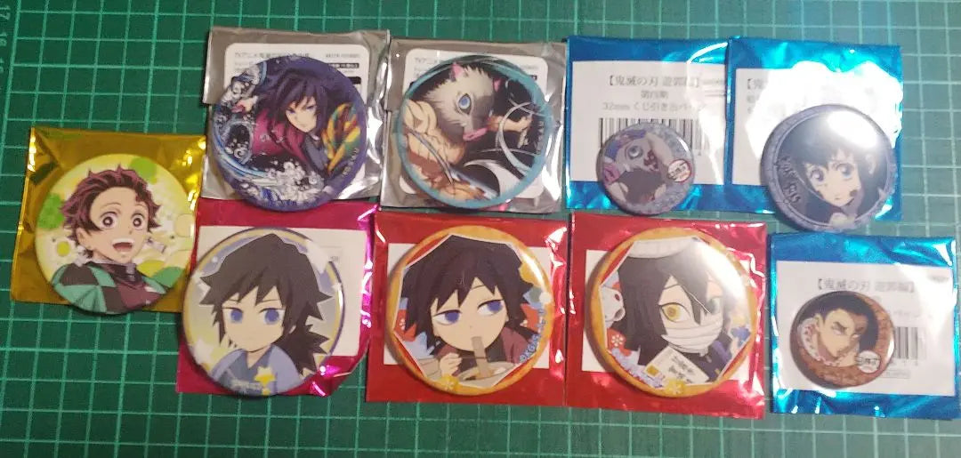 Demon Slayer: Kimetsu no Yaiba can badges in bulk sale