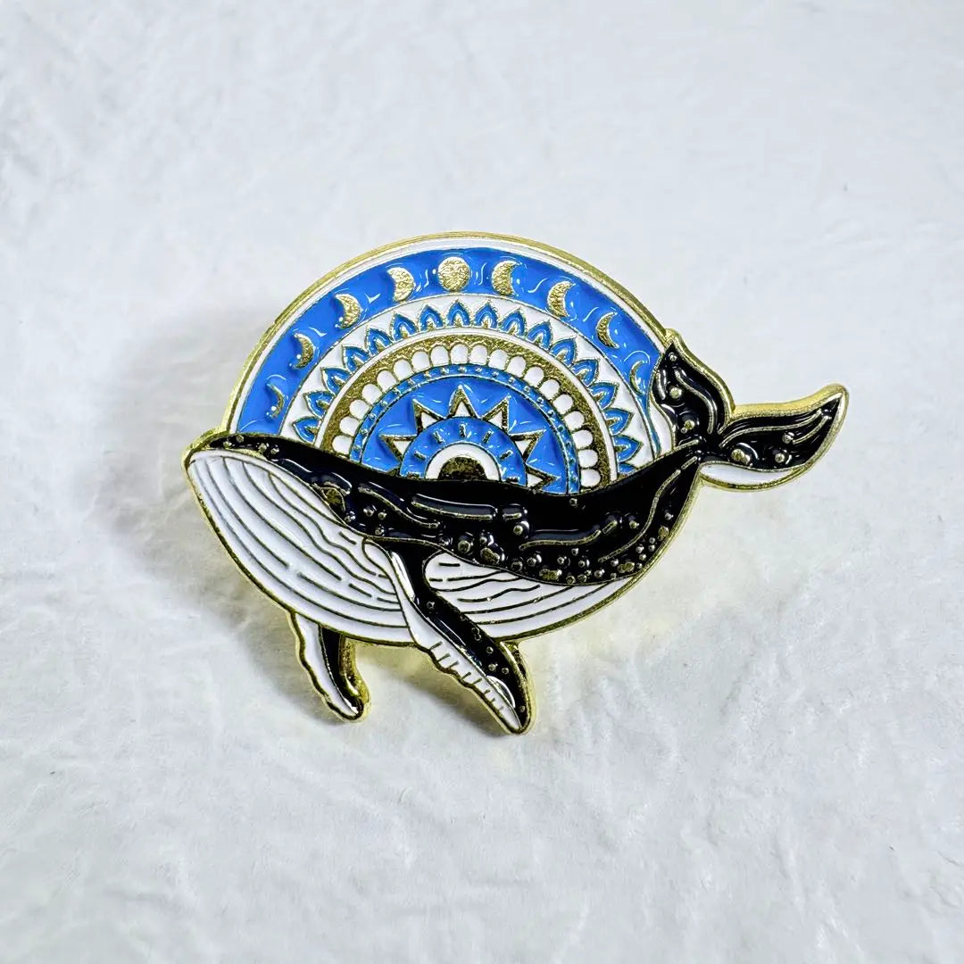 [Pin Badge] Whale, the phases of the moon, whale