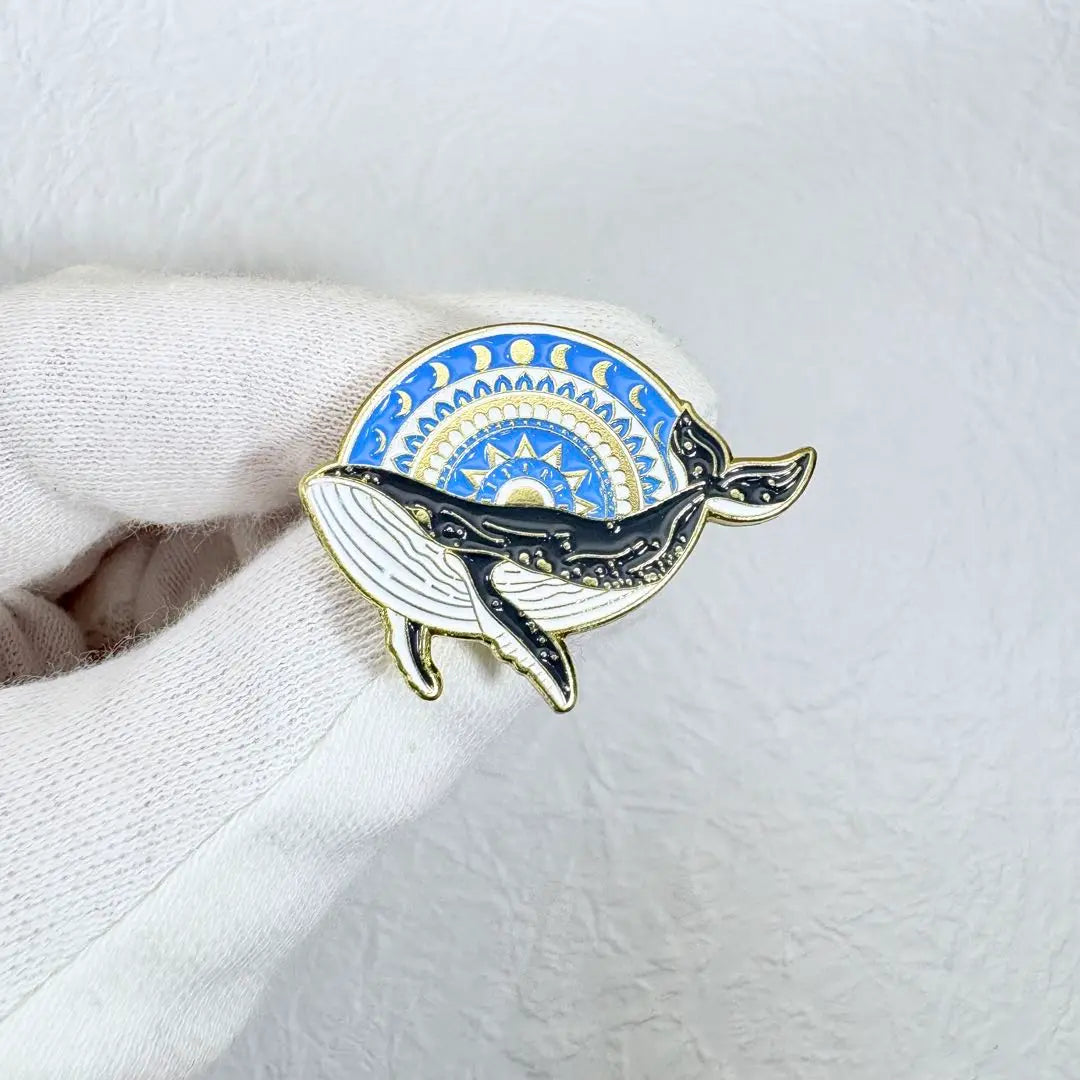 [Pin Badge] Whale, the phases of the moon, whale