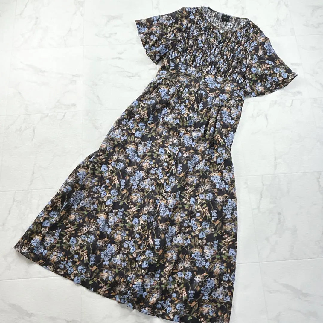 Vestido casual para adultos con frunces y diseño floral dibujado a mano impecable